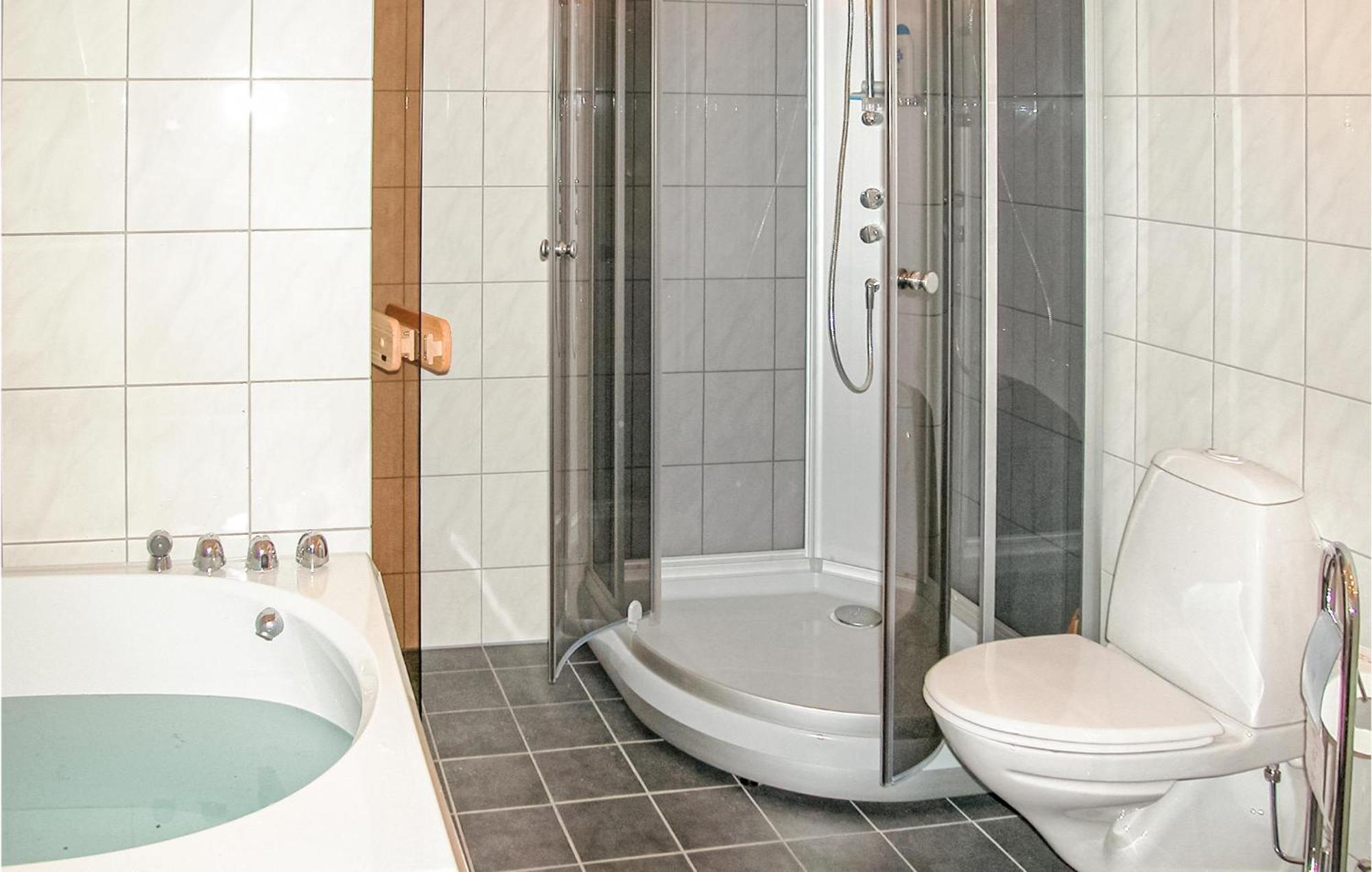 Beautiful Home In Sogndal With House Sea View Svidalen Екстериор снимка